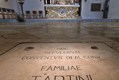 9 La tomba di famiglia